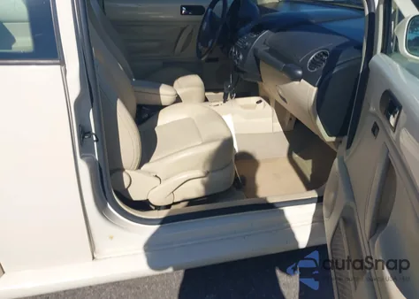 2010 Volkswagen New Beetle 2.5L from USA, damaged, VIN 3VWPG3AG0AM021014